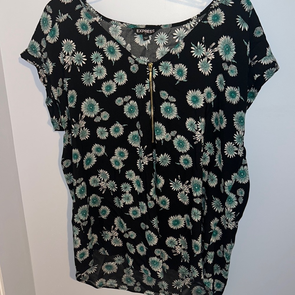 Express black with flower top 🌸
